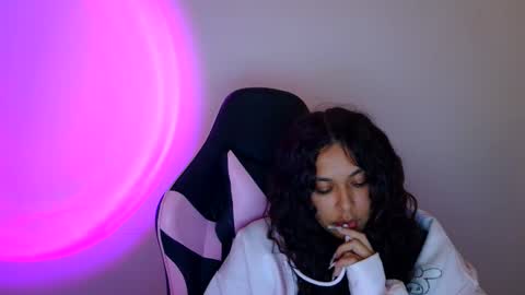 Snapshot of kiss_ameliaa chatting on 10-16-25, 09:21 kiss_ameliaa online show from 10-16-25, 09:21