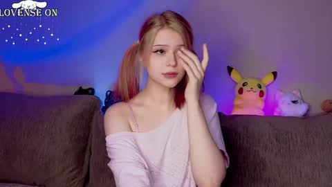 Snapshot of kiss_me_kim chatting on 05-18-26, 02:18 Kimberly online show from 05-18-26, 02:18
