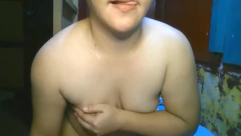 Snapshot of kiss_me_loves chatting on 09-15-25, 08:03 kiss_me_loves online show from 09-15-25, 08:03