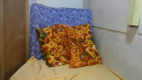 Snapshot of kiss_me_loves chatting on 06-17-26, 12:24 kiss_me_loves online show from 06-17-26, 12:24
