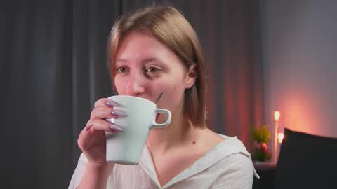 Snapshot of kiss_me_mila chatting on 11-06-25, 04:13 kiss_me_mila online show from 11-06-25, 04:13