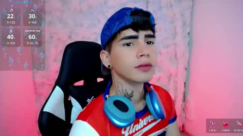 kiss_whitee online show from 11-10-25, 07:46