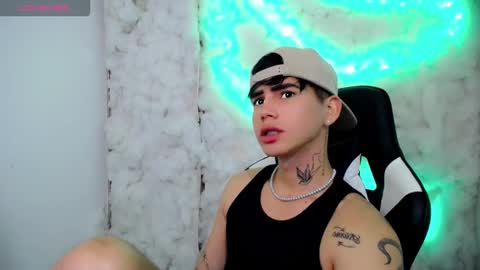 kiss_whitee online show from 11-30-25, 10:58