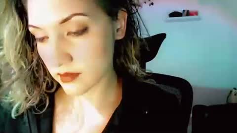 Kissah Kreampuff online show from 11-11-25, 03:06