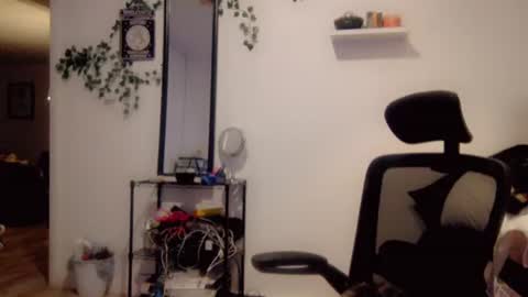 Kissah Kreampuff online show from 11-22-25, 02:54