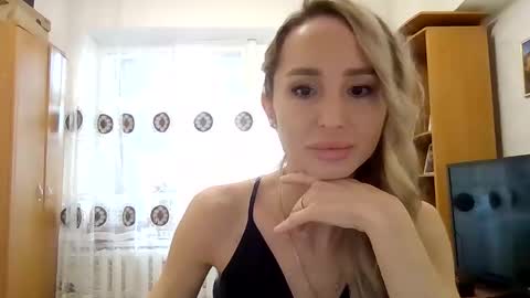 Snapshot of kissandbelle chatting on 11-13-25, 07:29 kissandbelle online show from 11-13-25, 07:29