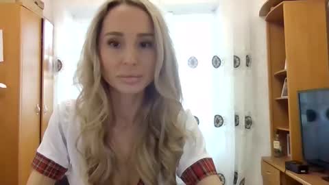 Snapshot of kissandbelle chatting on 11-19-25, 07:19 kissandbelle online show from 11-19-25, 07:19