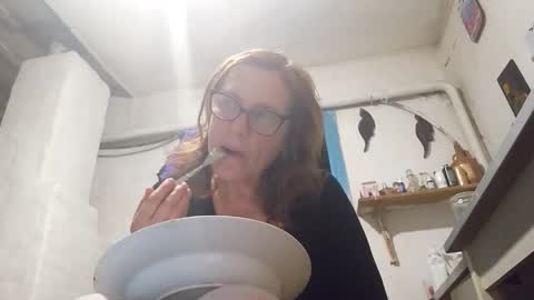 kissandvibe online show from 10-31-25, 09:27