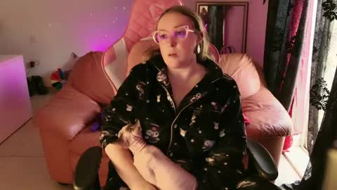 kissica online show from 02-08-25, 01:01