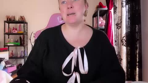 kissica online show from 12-19-25, 11:28