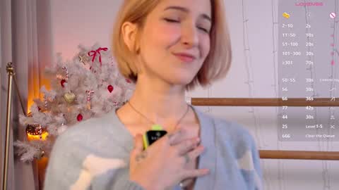 Snapshot of kisskiss_muah chatting on 12-13-24, 01:55 Kate  online show from 12-13-24, 01:55