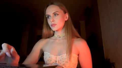 Snapshot of kissnova_ chatting on 09-24-25, 05:27 Emma online show from 09-24-25, 05:27
