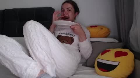 Snapshot of kitcatheaven4u chatting on 07-28-26, 06:20 Im Amaia Everyone Merry Christmas online show from 07-28-26, 06:20