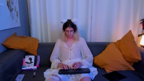 Snapshot of kitsuhi chatting on 09-13-25, 04:07 Jackie online show from 09-13-25, 04:07