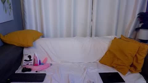 Snapshot of kitsuhi chatting on 09-18-25, 08:33 Jackie online show from 09-18-25, 08:33