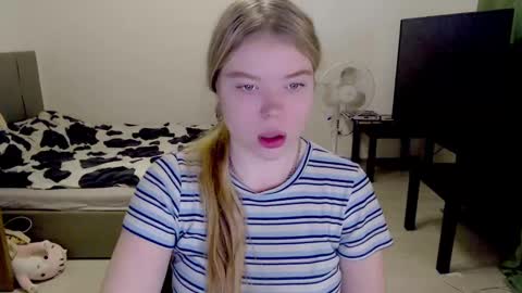 Snapshot of kitten_jenny01 chatting on 12-06-24, 10:16 Jennyblonde and Emmabrunette online show from 12-06-24, 10:16