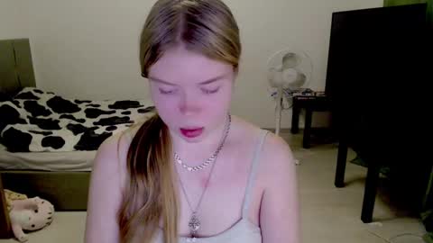 Snapshot of kitten_jenny01 chatting on 12-10-24, 03:33 Jennyblonde and Emmabrunette online show from 12-10-24, 03:33