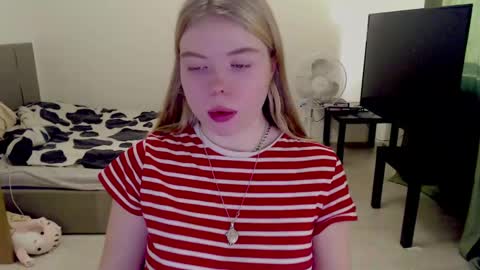 Snapshot of kitten_jenny01 chatting on 12-11-24, 10:58 Jennyblonde and Emmabrunette online show from 12-11-24, 10:58