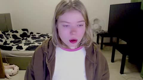 Snapshot of kitten_jenny01 chatting on 12-18-24, 03:37 Jennyblonde and Emmabrunette online show from 12-18-24, 03:37