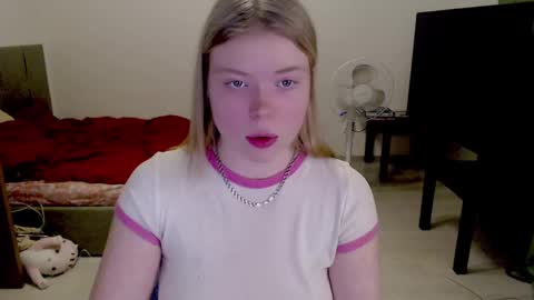 Snapshot of kitten_jenny01 chatting on 01-15-25, 04:43 Jennyblonde and Emmabrunette online show from 01-15-25, 04:43