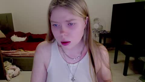 Snapshot of kitten_jenny01 chatting on 01-28-25, 08:36 Jennyblonde and Emmabrunette online show from 01-28-25, 08:36