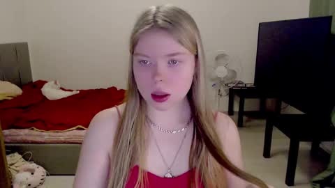 Snapshot of kitten_jenny01 chatting on 02-03-25, 08:35 Jennyblonde and Emmabrunette online show from 02-03-25, 08:35