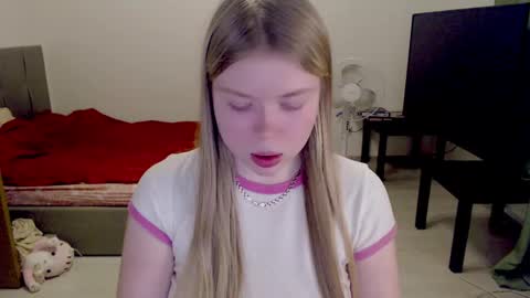 Snapshot of kitten_jenny01 chatting on 02-06-25, 07:40 Jennyblonde and Emmabrunette online show from 02-06-25, 07:40