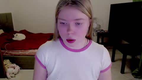 Snapshot of kitten_jenny01 chatting on 02-06-25, 10:43 Jennyblonde and Emmabrunette online show from 02-06-25, 10:43