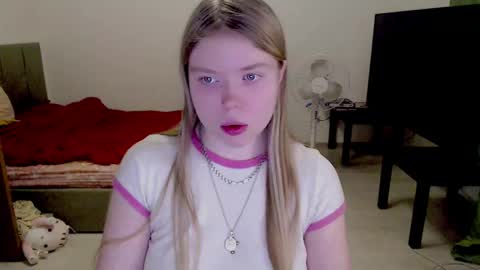 Snapshot of kitten_jenny01 chatting on 02-07-25, 07:59 Jennyblonde and Emmabrunette online show from 02-07-25, 07:59