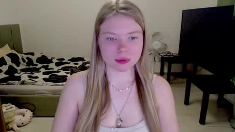 Snapshot of kitten_jenny01 chatting on 02-18-25, 09:42 Jennyblonde and Emmabrunette online show from 02-18-25, 09:42
