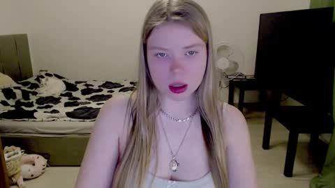 Snapshot of kitten_jenny01 chatting on 02-19-25, 09:47 Jennyblonde and Emmabrunette online show from 02-19-25, 09:47