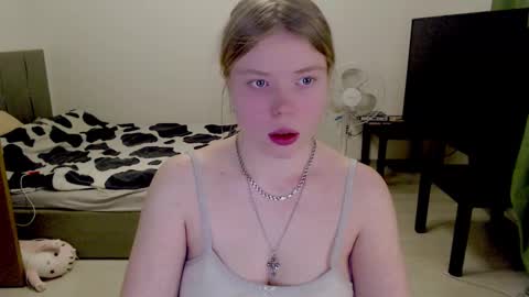 Snapshot of kitten_jenny01 chatting on 03-01-25, 11:47 Jennyblonde and Emmabrunette online show from 03-01-25, 11:47