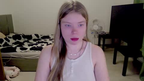 Snapshot of kitten_jenny01 chatting on 03-08-25, 10:34 Jennyblonde and Emmabrunette online show from 03-08-25, 10:34