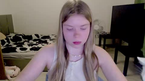 Snapshot of kitten_jenny01 chatting on 03-09-25, 01:35 Jennyblonde and Emmabrunette online show from 03-09-25, 01:35