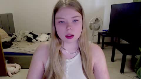 Snapshot of kitten_jenny01 chatting on 09-22-25, 02:19 Jennyblonde and Emmabrunette online show from 09-22-25, 02:19
