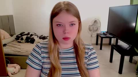 Snapshot of kitten_jenny01 chatting on 09-30-25, 11:37 Jennyblonde and Emmabrunette online show from 09-30-25, 11:37