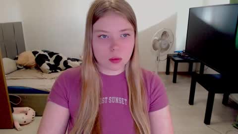Snapshot of kitten_jenny01 chatting on 10-07-25, 12:57 Jennyblonde and Emmabrunette online show from 10-07-25, 12:57
