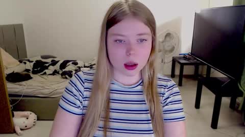 Snapshot of kitten_jenny01 chatting on 10-13-25, 01:55 Jennyblonde and Emmabrunette online show from 10-13-25, 01:55
