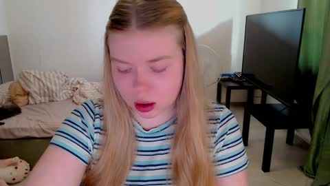 Snapshot of kitten_jenny01 chatting on 06-04-26, 01:50 Jennyblonde and Emmabrunette online show from 06-04-26, 01:50