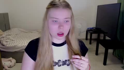 Snapshot of kitten_jenny01 chatting on 06-13-26, 04:05 Jennyblonde and Emmabrunette online show from 06-13-26, 04:05