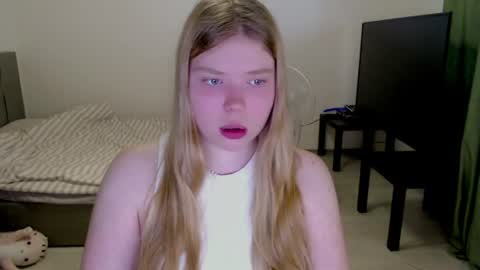 Snapshot of kitten_jenny01 chatting on 07-06-26, 03:03 Jennyblonde and Emmabrunette online show from 07-06-26, 03:03