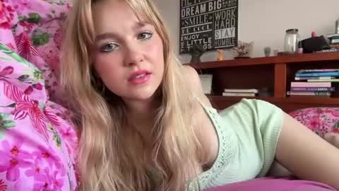 Snapshot of kittengirlxo chatting on 02-09-25, 01:55 kittengirlxo online show from 02-09-25, 01:55