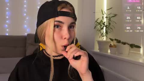 Veronica online show from 06-18-26, 03:16