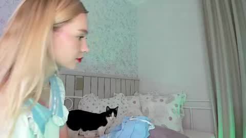 sophie online show from 04-21-26, 06:23
