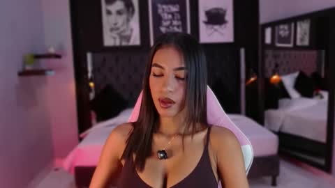 Snapshot of kitty_collins_ chatting on 01-17-26, 11:26 Kitty online show from 01-17-26, 11:26