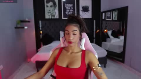 Snapshot of kitty_collins_ chatting on 01-19-26, 11:36 Kitty online show from 01-19-26, 11:36