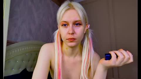 Snapshot of kitty_dora chatting on 06-17-26, 07:44 Evelyn online show from 06-17-26, 07:44