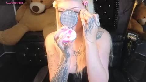 kitty_fox_b online show from 01-13-26, 01:05