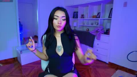 Snapshot of kitty_maru chatting on 11-18-25, 12:42 Kitty online show from 11-18-25, 12:42