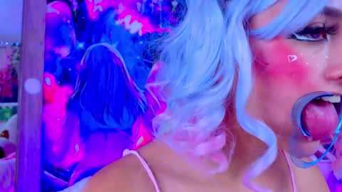 Nicol Gomez online show from 12-15-25, 09:52